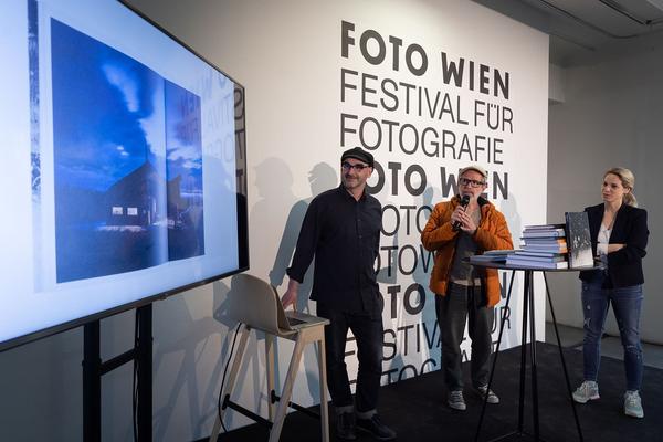 FOTO WIEN Photobook Award 2022. Preisverleihung (Festivalzentrale Augarten, 26.3.2022) Foto: eSeL.at - Lorenz Seidler Foto: eSeL Lorenz Seidler