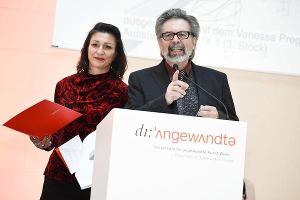 Die Angewandte / Universität für Angewandte Kunst: Vanessa Preger-McGillivray-Preis 2022: Sara Ghalandari (10.2.2022 - im Rahmen Sponsion Angewandte) Foto: eSeL.at  - Joanna Pianka Foto: Joanna Pianka - 300dpi.at