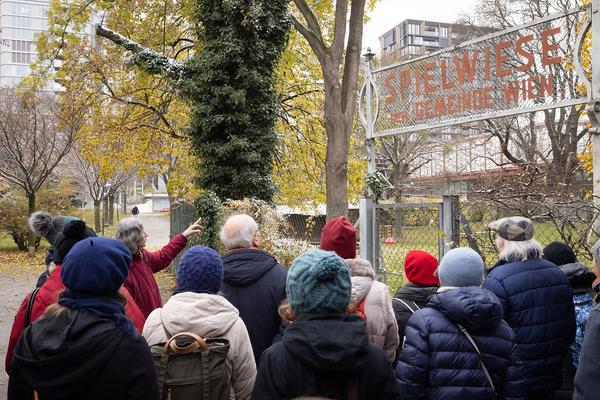 Belvedere 21: Public Program - Kunst und Ökologie. Erkundung Schweizergarten mit Eva Berger (19.11.2022) Foto: eSeL.at - Lorenz Seidler Foto: eSeL Lorenz Seidler