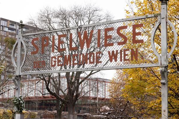 Belvedere 21: Public Program - Kunst und Ökologie. Erkundung Schweizergarten mit Eva Berger (19.11.2022) Foto: eSeL.at - Lorenz Seidler Foto: eSeL Lorenz Seidler