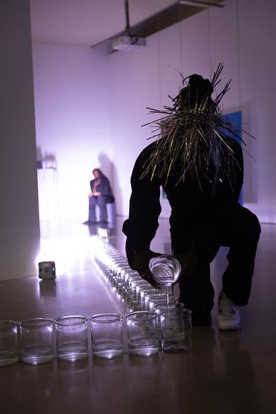 Kunstraum Niederösterreich: Rowdy SS "GLASS" Performance @ Liminal Space Records Exhibition (26.7.2022) Foto: eSeL.at - Lorenz Seidler Foto: eSeL Lorenz Seidler
