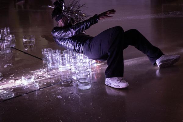 Kunstraum Niederösterreich: Rowdy SS "GLASS" Performance @ Liminal Space Records Exhibition (26.7.2022) Foto: eSeL.at - Lorenz Seidler Foto: eSeL Lorenz Seidler