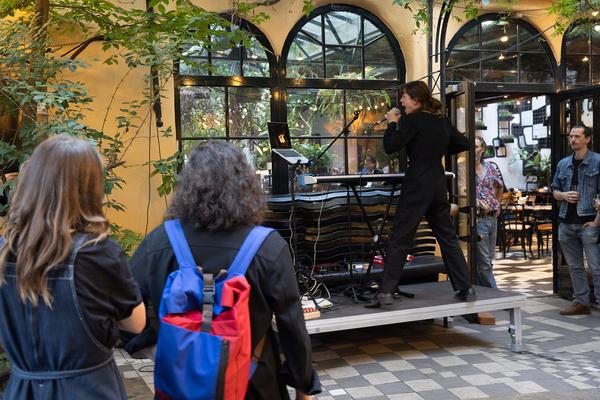 Kunst Haus Wien: Sommerfest & Eröffnung TEACH NATURE (14.6.2022) Foto: eSeL.at - Lorenz Seidler Foto: eSeL Lorenz Seidler