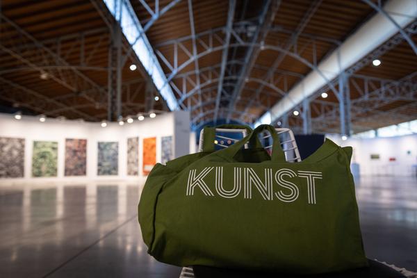 SPARK Art Fair 2022 (Marx Halle, 24.3. - 27.3.2022) Foto: eSeL.at - Lorenz Seidler Foto: eSeL Lorenz Seidler