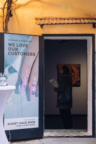 Kunst Haus Wien: Stefanie Moshammer "We love our customers" (13.10.22 - 14.02..2023) Foto: eSeL.at - Anastasiia Yakovenko Foto: eSeL.at - Lorenz Seidler