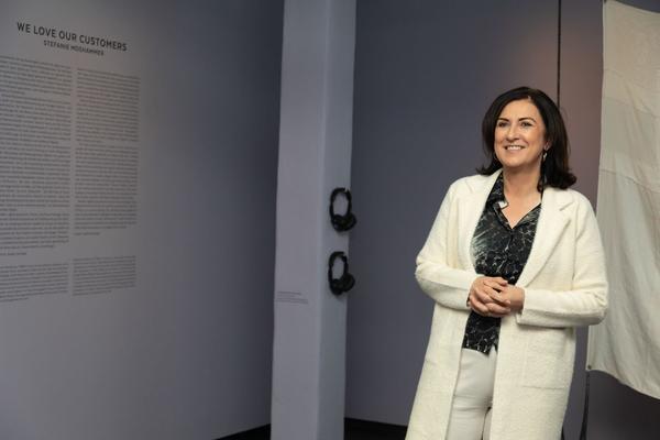 Kunst Haus Wien: Stefanie Moshammer "We love our customers" (13.10.22 - 14.02..2023) Foto: eSeL.at - Anastasiia Yakovenko Foto: eSeL.at - Lorenz Seidler