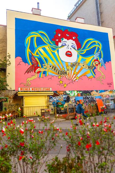 The Wall – Murals Across Europe and the Middle East (Würstelstand Pfeilgasse, 02.11.2022) Foto: eSeL.at - Anastasiia Yakovenko Foto: eSeL.at - Lorenz Seidler