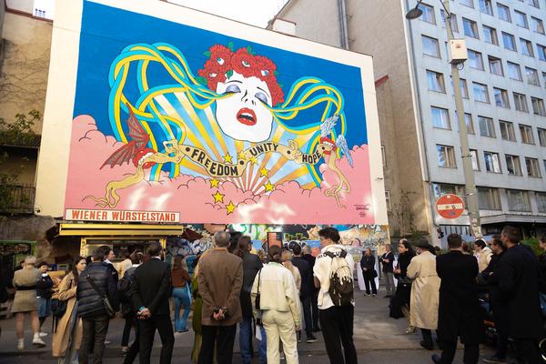 The Wall – Murals Across Europe and the Middle East (Würstelstand Pfeilgasse, 02.11.2022) Foto: eSeL.at - Anastasiia Yakovenko Foto: eSeL.at - Lorenz Seidler