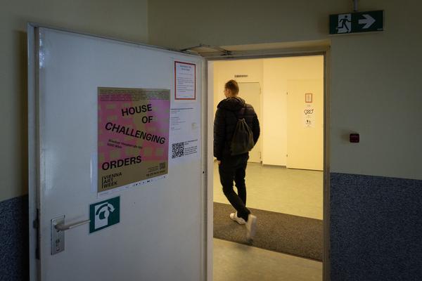 VIENNA ART WEEK 2022: House of Challenging Orders. Exhibition (Wiedner Hauptstrasse 142, 19.11. - 25.11.2022) Foto: eSeL.at - Lorenz Seidler Foto: eSeL Lorenz Seidler