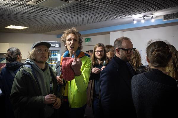 VIENNA ART WEEK 2022 - Challenging Orders. Opening (Wiedner Hauptstrasse 142, 18.11.2022) Foto: eSeL.at - Lorenz Seidler Foto: eSeL Lorenz Seidler