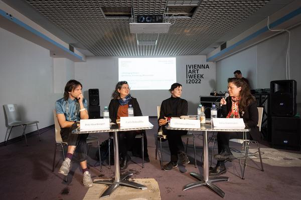 VIENNA ART WEEK Challenging Orders LINE-UP: Geschichte, Erinnerung, Monumente. Decolonizing in Vienna! (Carla Bobadilla, Petz Haselmayer) & Christina Werner im Gespräch mit Julia Hartmann (VIENNA ART WEEK) (25.11.2022) Foto: eSeL.at - Lorenz Seidler Foto: eSeL Lorenz Seidler