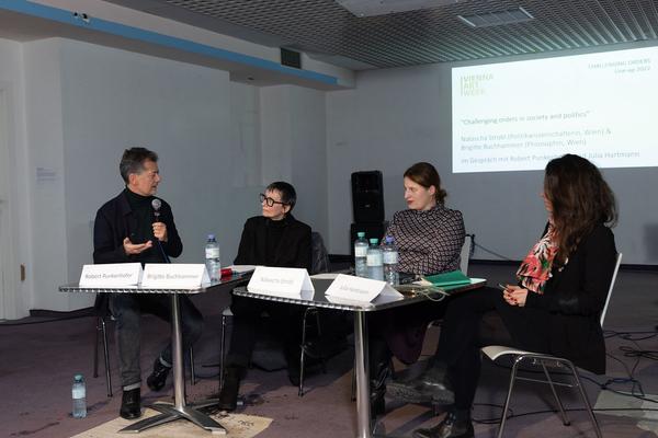 VIENNA ART WEEK Challenging Orders LINE-UP: “Challenging orders in society and politics” Natascha Strobl & Brigitte Buchhammer im Gespräch mit Robert Punkenhofer & Julia Hartmann (VIENNA ART WEEK) (25.11.2022) Foto: eSeL.at - Lorenz Seidler Foto: eSeL Lorenz Seidler