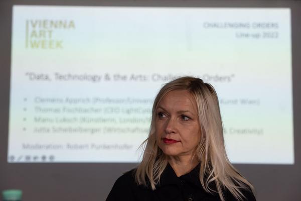 VIENNA ART WEEK Challenging Orders LINE-UP: “Data, Technology & the Arts: Challenging Orders” Clemens Apprich, Thomas Fischbacher (Discover Culture), Manu Luksch, Jutta Scheibelberger im Gespräch mit Robert Punkenhofer (VIENNA ART WEEK)(25.11.2022) Foto: eSeL.at - Lorenz Seidler Foto: eSeL Lorenz Seidler