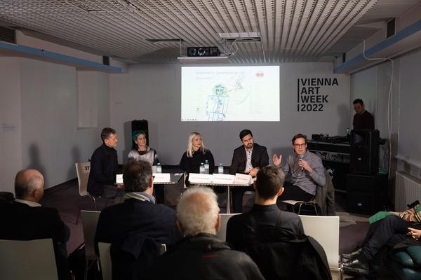 VIENNA ART WEEK Challenging Orders LINE-UP: “Data, Technology & the Arts: Challenging Orders” Clemens Apprich, Thomas Fischbacher (Discover Culture), Manu Luksch, Jutta Scheibelberger im Gespräch mit Robert Punkenhofer (VIENNA ART WEEK)(25.11.2022) Foto: eSeL.at - Lorenz Seidler Foto: eSeL Lorenz Seidler