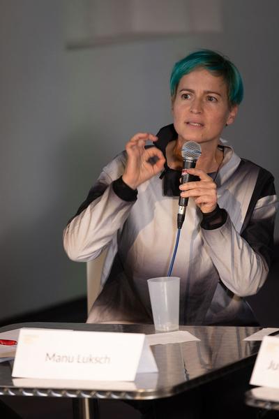VIENNA ART WEEK Challenging Orders LINE-UP: “Data, Technology & the Arts: Challenging Orders” Clemens Apprich, Thomas Fischbacher (Discover Culture), Manu Luksch, Jutta Scheibelberger im Gespräch mit Robert Punkenhofer (VIENNA ART WEEK)(25.11.2022) Foto: eSeL.at - Lorenz Seidler Foto: eSeL Lorenz Seidler
