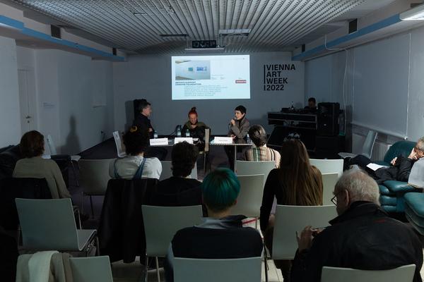 VIENNA ART WEEK Challenging Orders LINE-UP: “Challenging orders: The role and responsibility of art in times of crisis” Jenny Marketou & Katya Taylor im Gespräch mit Robert Punkenhofer ( VIENNA ART WEEK)  (25.11.2022) Foto: eSeL.at - Lorenz Seidler Foto: eSeL Lorenz Seidler