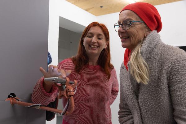 VIENNA ART WEEK / Kunstraum SUPER: Veronika Burger - Workshop: Red Pinks! (23.11.2022) Foto: eSeL.at - Lorenz Seidler Foto: eSeL Lorenz Seidler