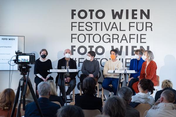 FOTO WIEN 2022: Symposium „Wie hältst Du’s mit dem Material? Vom Umgang mit Fotografie(n)" (18.3.2022) Foto: eSeL.at - Lorenz Seidler Foto: eSeL Lorenz Seidler