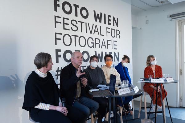 FOTO WIEN 2022: Symposium „Wie hältst Du’s mit dem Material? Vom Umgang mit Fotografie(n)" (18.3.2022) Foto: eSeL.at - Lorenz Seidler Foto: eSeL Lorenz Seidler