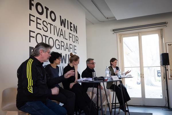 FOTO WIEN 2022: Symposium „Wie hältst Du’s mit dem Material? Vom Umgang mit Fotografie(n)" (19.3.2022) Foto: eSeL.at - Lorenz Seidler Foto: eSeL Lorenz Seidler