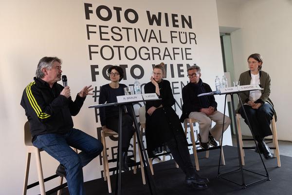 FOTO WIEN 2022: Symposium „Wie hältst Du’s mit dem Material? Vom Umgang mit Fotografie(n)" (19.3.2022) Foto: eSeL.at - Lorenz Seidler Foto: eSeL Lorenz Seidler