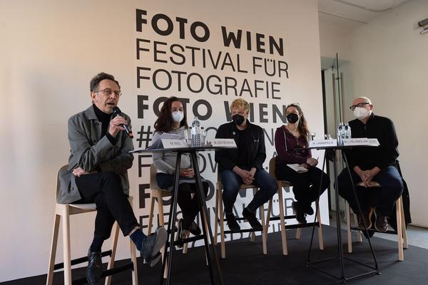 FOTO WIEN 2022: Symposium „Wie hältst Du’s mit dem Material? Vom Umgang mit Fotografie(n)" (19.3.2022) Foto: eSeL.at - Lorenz Seidler Foto: eSeL Lorenz Seidler