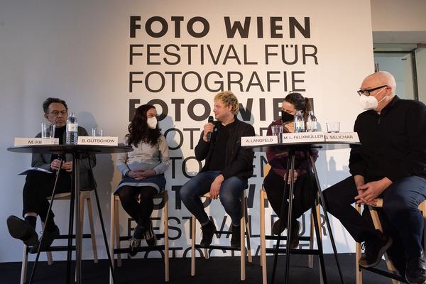 FOTO WIEN 2022: Symposium „Wie hältst Du’s mit dem Material? Vom Umgang mit Fotografie(n)" (19.3.2022) Foto: eSeL.at - Lorenz Seidler Foto: eSeL Lorenz Seidler