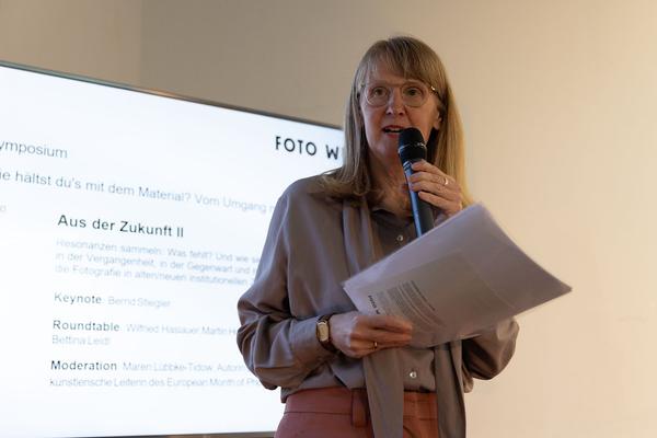 FOTO WIEN 2022: Symposium „Wie hältst Du’s mit dem Material? Vom Umgang mit Fotografie(n)" (19.3.2022) Foto: eSeL.at - Lorenz Seidler Foto: eSeL Lorenz Seidler