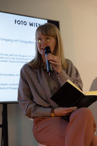FOTO WIEN 2022: Symposium „Wie hältst Du’s mit dem Material? Vom Umgang mit Fotografie(n)" (19.3.2022) Foto: eSeL.at - Lorenz Seidler Foto: eSeL Lorenz Seidler