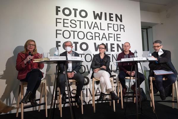 FOTO WIEN 2022: Symposium „Wie hältst Du’s mit dem Material? Vom Umgang mit Fotografie(n)" (19.3.2022) Foto: eSeL.at - Lorenz Seidler Foto: eSeL Lorenz Seidler