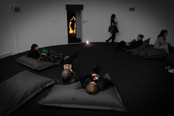 das weisse haus: Sound Chamber „Reset”  (08.11.2023 – 27.01.2024) Foto: eSeL.at - Lorenz Seidler Foto: eSeL Lorenz Seidler