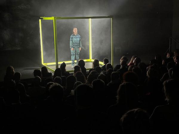 Schauspiel^haus: Bühnenbeschimpfung (Liebe ich es nicht mehr oder liebe ich es zu sehr?) (3.11.20223) Foto: eSeL.at - Lorenz Seidler Foto: eSeL.at - Lorenz Seidler