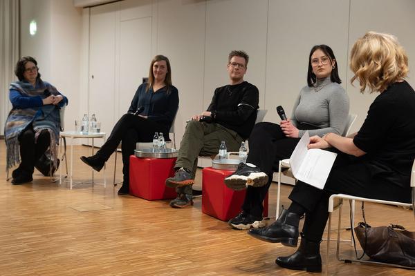 Zoom Kindermuseum: "Bitte nur noch 10 Minuten" Panel zur Nutzung digitaler Medien (15.2.2023) Foto: eSeL.at - Lorenz Seidler Foto: eSeL Lorenz Seidler