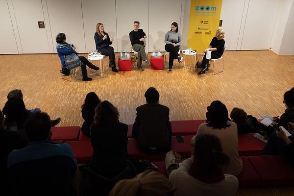 Zoom Kindermuseum: "Bitte nur noch 10 Minuten" Panel zur Nutzung digitaler Medien (15.2.2023) Foto: eSeL.at - Lorenz Seidler Foto: eSeL Lorenz Seidler