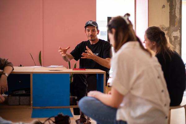 Kunst Haus Wien CLOSE/d: "Bestimmt Unbestimmt" Workshop mit Simon Brugner (21.7.2023) Foto: eSeL.at - Christian Tietge Foto: eSeL.at - Christian Tietge