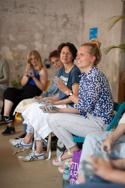 Kunst Haus Wien Close/d: “Erdfühlung” Lehm-Workshop mit Stephanie Winter & Salon Hybrid (28.7.2023) Foto: eSeL.at - Marlen Pitha Foto: PhotoMar