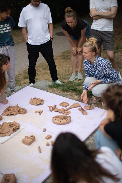 Kunst Haus Wien Close/d: “Erdfühlung” Lehm-Workshop mit Stephanie Winter & Salon Hybrid (28.7.2023) Foto: eSeL.at - Marlen Pitha Foto: PhotoMar