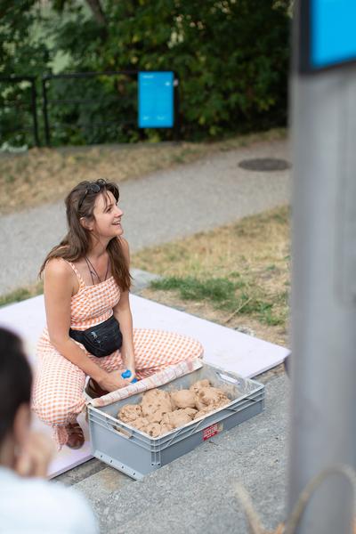 Kunst Haus Wien Close/d: “Erdfühlung” Lehm-Workshop mit Stephanie Winter & Salon Hybrid (28.7.2023) Foto: eSeL.at - Marlen Pitha Foto: PhotoMar