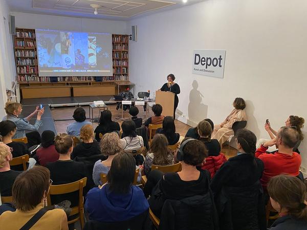 Depot: D/Arts Sessions "Practices of Care" (27.4.2023) Foto: eSeL.at - Jameli "Tanuki" Qairli Foto: eSeL.at - Jameli "Tanuki" Qairli
