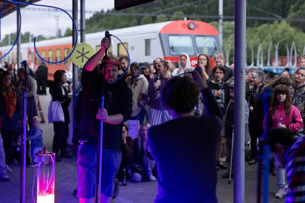 Festival der Regionen 2023: Tangible Music Lab @ "Höchste Eisenbahn" Eröffnung (Horní Dvořiště, 23.6.2023) Foto: eSeL.at - Lorenz Seidler"Höchste Eisenbahn" Eröffnung (Horní Dvořiště, 23.6.2023) Foto: eSeL.at - Lorenz Seidler Foto: eSeL Lorenz Seidler