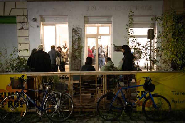 Hinterland: Eröffnung "Vogelgespräch - Wandering Images" (16.11.2023) Foto: eSeL.at - Lorenz Seidler Foto: eSeL Lorenz Seidler