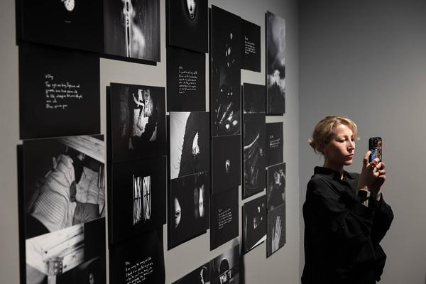 FOTO WIEN: Crossing Lines. Politics of images (MQ Freiraum, 2.6. - 20.8.2023) Foto: eSeL.at - Lorenz Seidler Foto: eSeL Lorenz Seidler