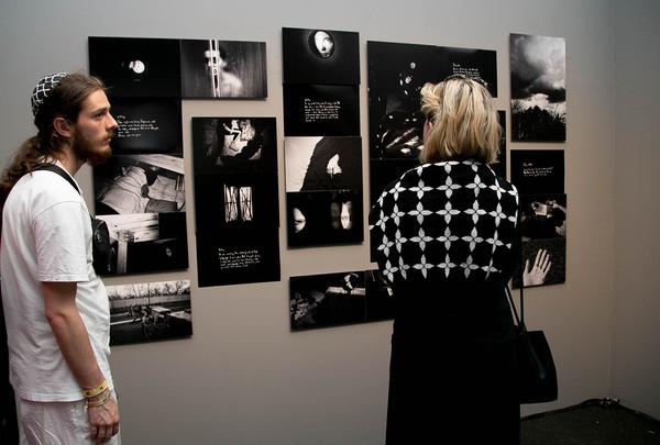FOTO WIEN: Crossing Lines. Politics of images (MQ, 1.6.2023) Foto: eSeL.at - Diva Shukoor Foto: eSeL.at - Diva Shukoor
