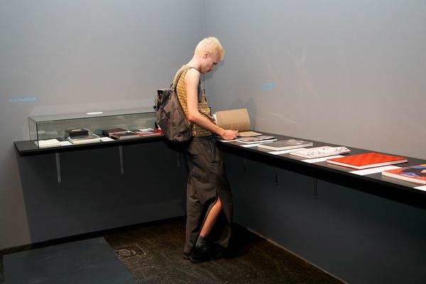 FOTO WIEN: Paris Photo – Aperture PhotoBook Awards (MQ Salon, 2.6.—20.8.2023) Foto:  eSeL.at - Diva Shukoor Foto: eSeL.at - Diva Shukoor