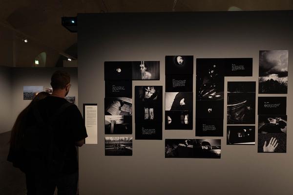 FOTO WIEN: Crossing Lines. Politics of images (MQ, 1.6.2023) Foto: eSeL.at - Lorenz Seidler Foto: eSeL Lorenz Seidler