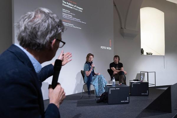 FOTO WIEN: Opening Days. The Politics of Images: Frontlinien. Panel mit Sasha Kurmaz (MQ, 2.6.2023) Foto: eSeL.at - Lorenz Seidler Foto: eSeL Lorenz Seidler