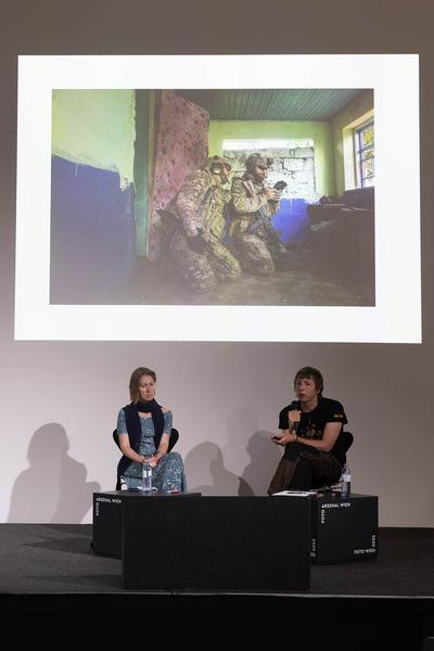 FOTO WIEN: Opening Days. The Politics of Images: Frontlinien. Panel mit Sasha Kurmaz (MQ, 2.6.2023) Foto: eSeL.at - Lorenz Seidler Foto: eSeL Lorenz Seidler