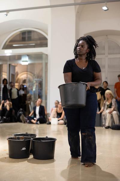 Kunstraum Niederösterreich: H13 Performance Award 2023 - Rehema Chachage (1.9.2023) Foto: eSeL.at - Lorenz Seidler Foto: eSeL Lorenz Seidler