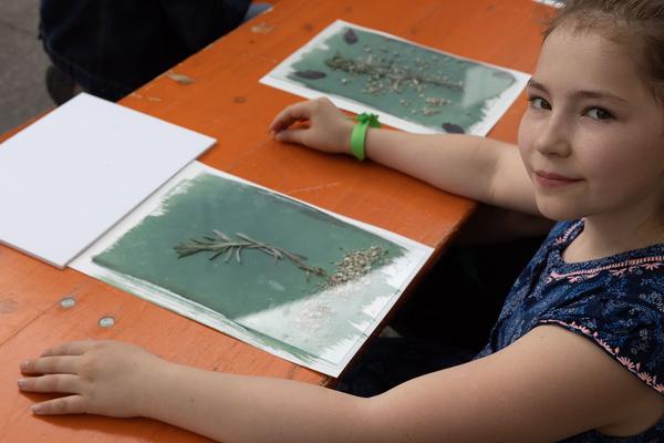MuseumsQuartier Wien: Das Blaue Experiment. Cyanotypie Workshop @ KinderKulturParcours 2023 (6.5.2023) Foto: eSeL.at - Lorenz Seidler Foto: eSeL Lorenz Seidler