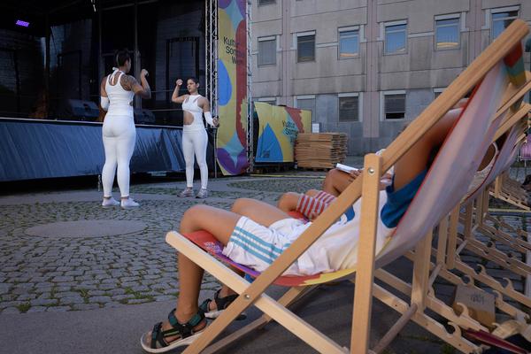Kultursommer Wien: A summer bears night (Schrödingerplatz, 15.7.2023) Foto: eSeL.at - Lorenz Seidler Foto: eSeL Lorenz Seidler